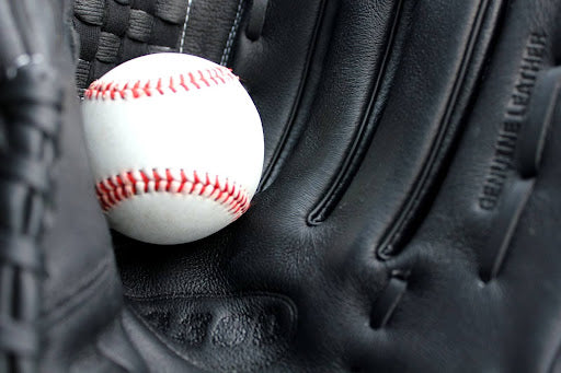 How to choose the right size baseball glove